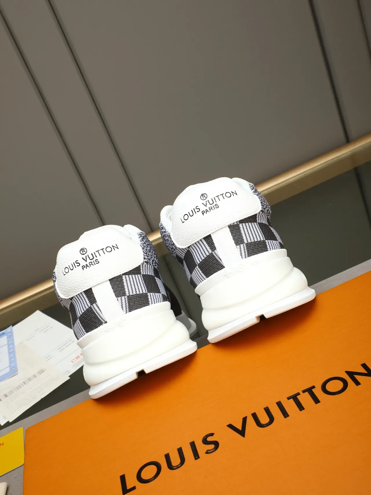 Louis Vuitton LV Trainer কালো সাদা চেকারবোর্ড নিট আপার স্কাল্প্টেড মিডসোল লাইফস্টাইল স্নিকার 3