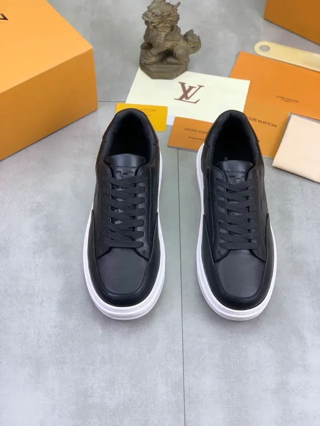 Louis Vuitton LV Trainer কালো ও সাদা লো-টপ চামড়া এবং টেক্সচার্ড প্যানেল উপর লাইফস্টাইল স্নিকার 5