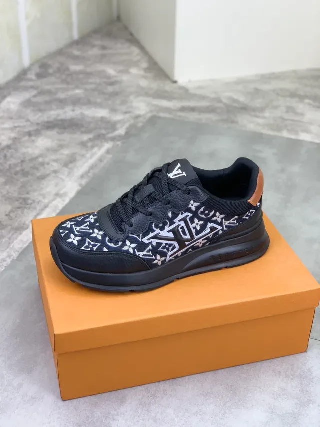 লুইস ভিটন LV Trainer কালো সাদা মোনোগ্রামড ক্যানভাস লেদার ওভারলে লাইফস্টাইল স্নিকার 4