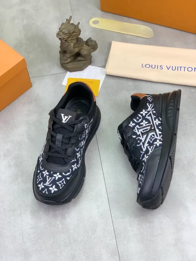 লুইস ভিটন LV Trainer কালো সাদা মোনোগ্রামড ক্যানভাস লেদার ওভারলে লাইফস্টাইল স্নিকার 5