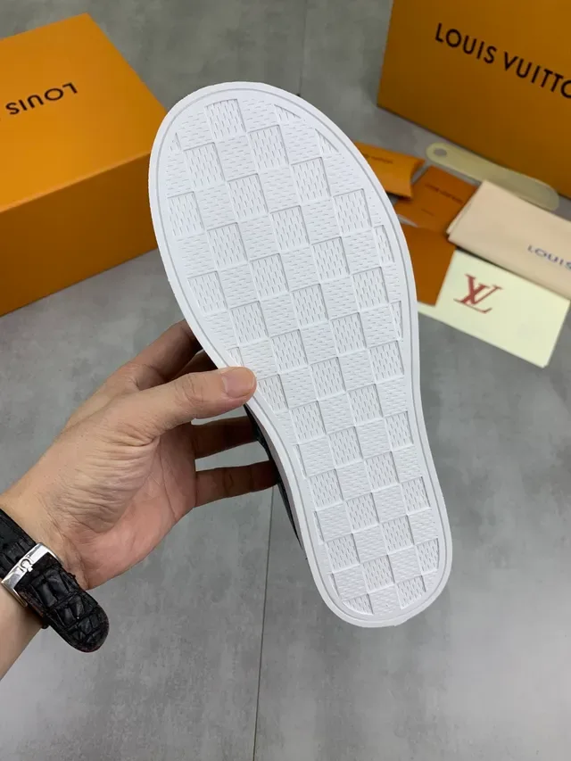 Louis Vuitton LV Trainer Blue White Crocodile-Embossed Leather Low-Top Lace-Up Lifestyle Sneakers 3