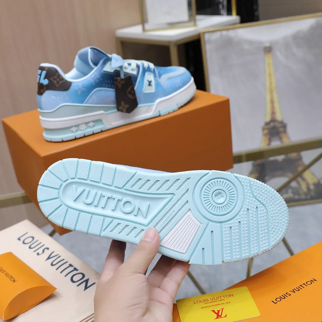 Louis Vuitton LV Trainer নীল সাদা লেয়ার্ড সোল মোনোগ্রাম লেদার অ্যাকসেন্ট লাইফস্টাইল স্নিকার্স 2