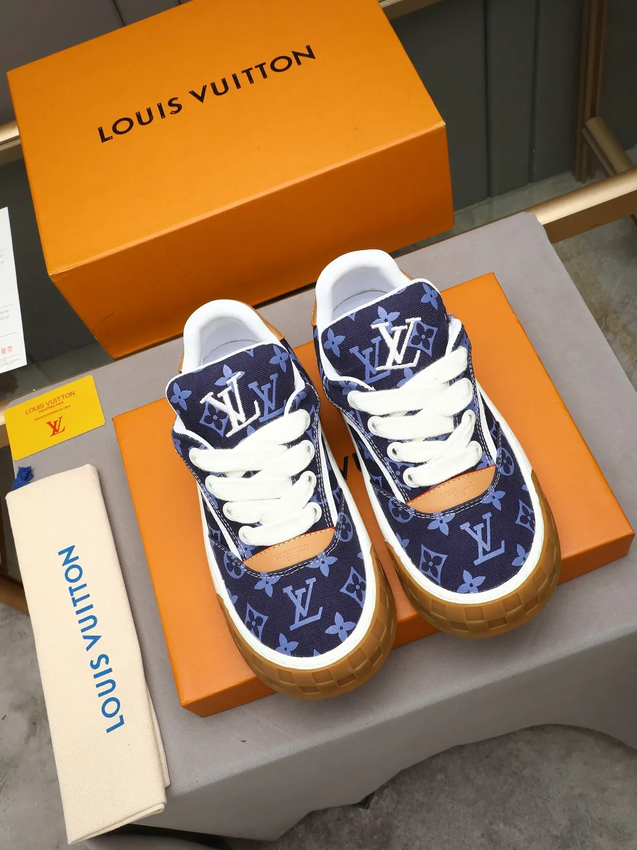 Louis Vuitton LV Trainer Sneakers Lifestyle Navy Beige Monogram Canvas Midsole Blanche Stratifiée 2