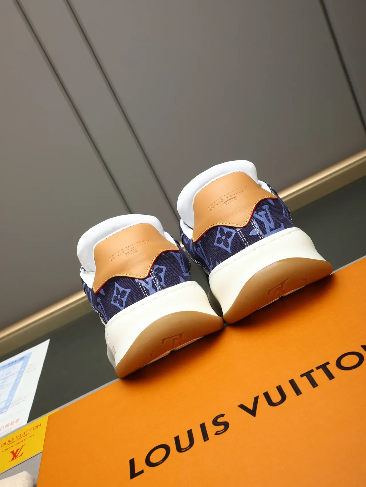 Louis Vuitton LV Trainer Sneakers Lifestyle Navy Beige Monogram Canvas Midsole Blanche Stratifiée 3