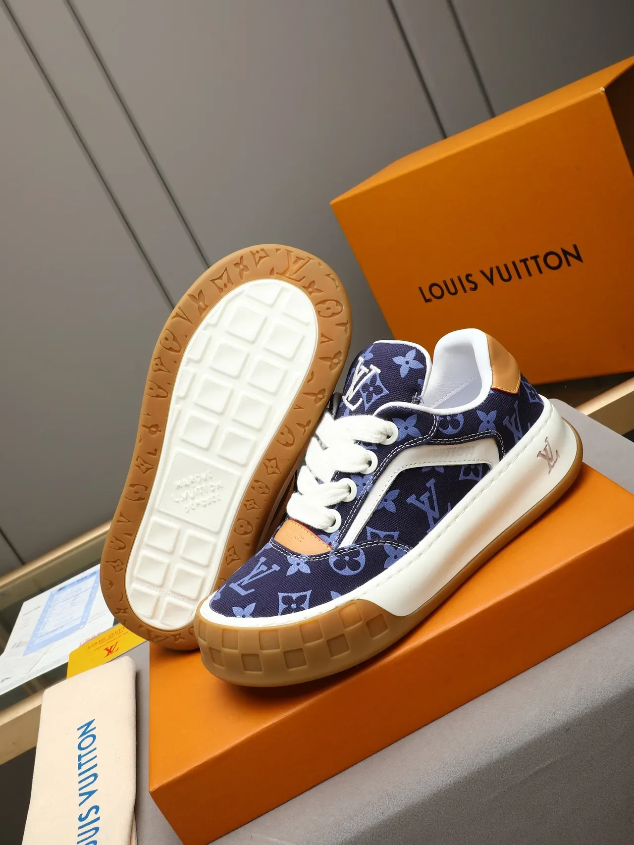 Louis Vuitton LV Trainer Sneakers Lifestyle Navy Beige Monogram Canvas Midsole Blanche Stratifiée 4