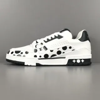 Louis Vuitton LV Trainer sneakers lifestyle com poá branco e preto