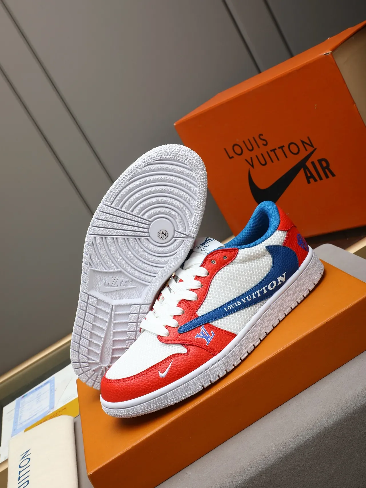 Louis Vuitton LV Trainer लाल নীল লো-টপ চামড়া-মেশ হাইব্রিড লाइফস্টাইল স্নিকার 4