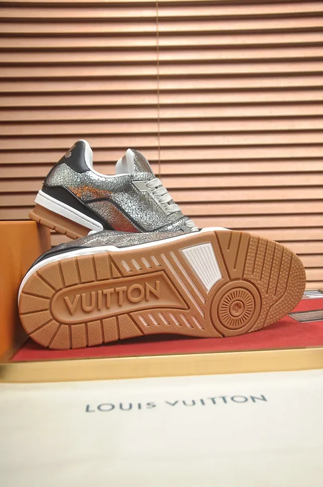 Louis Vuitton LV Trainer Silver White Metallic Crackle Leather Midsole Lifestyle Sneakers 3