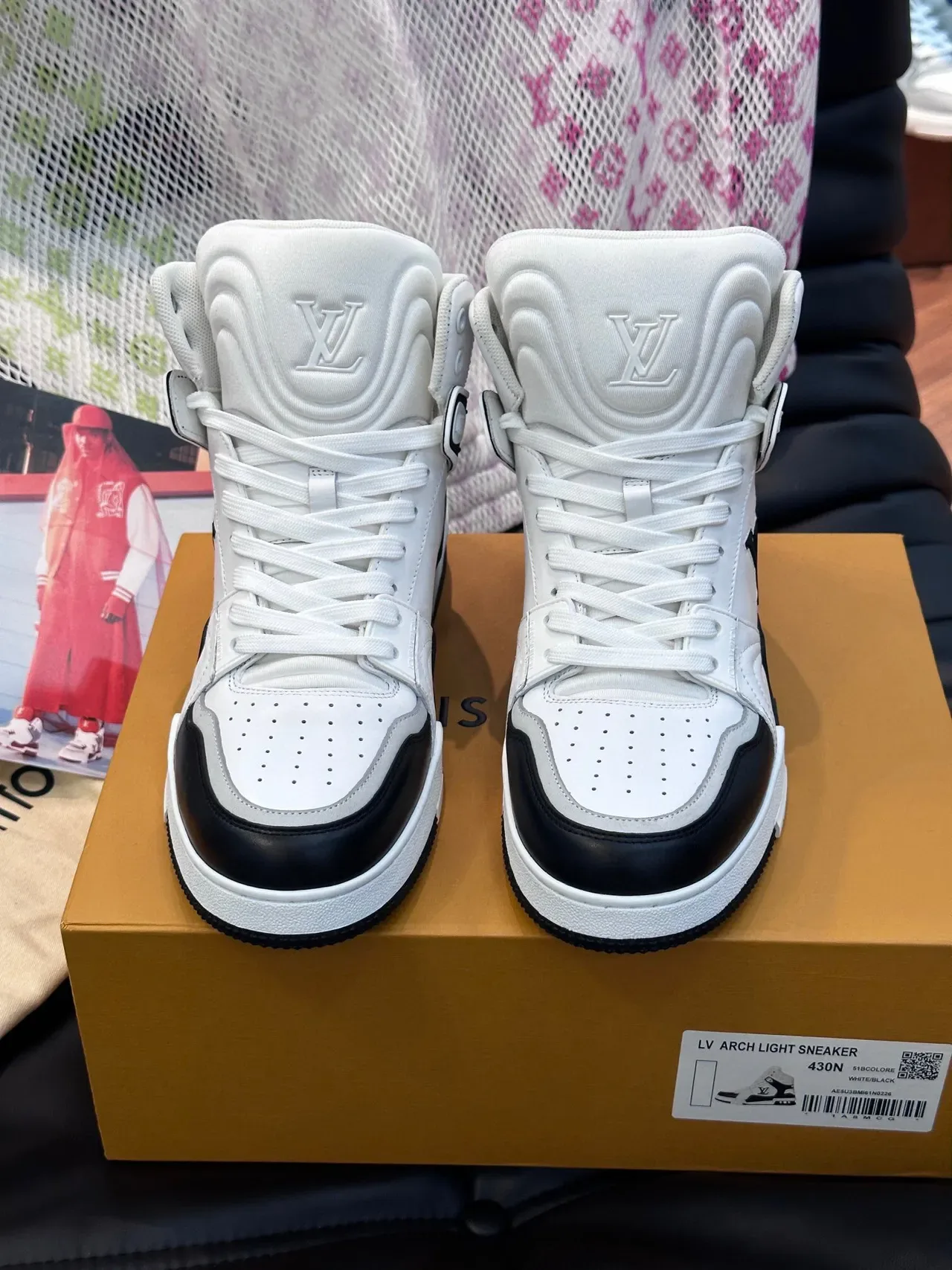 লুই ভিত্তন LV Trainer সাদা কালো হাই-টপ মোনোগ্রাম লাইফস্টাইল স্নিকার্স 5