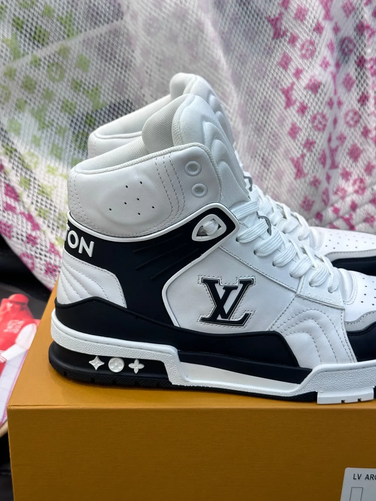 লুই ভিত্তন LV Trainer সাদা কালো হাই-টপ মোনোগ্রাম লাইফস্টাইল স্নিকার্স 7