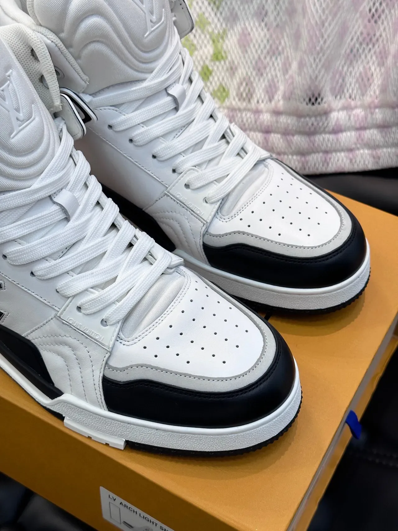 লুই ভিত্তন LV Trainer সাদা কালো হাই-টপ মোনোগ্রাম লাইফস্টাইল স্নিকার্স 8