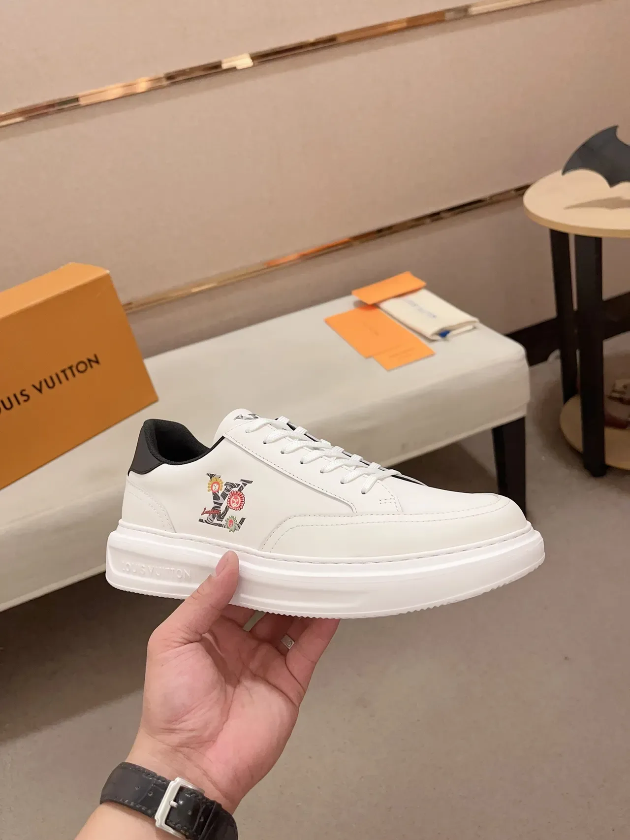 Louis Vuitton LV সাদা কালো চামড়া লো টপ বোনা ফুল লোগো লাইফস্টাইল স্নিকার্স 5