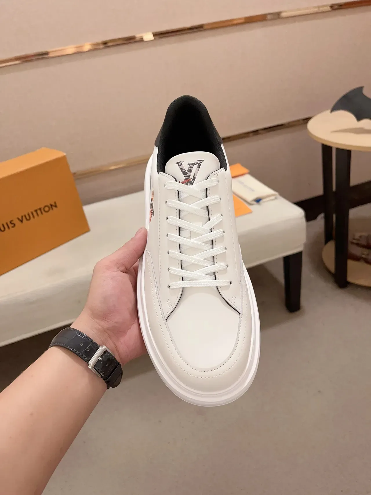 Louis Vuitton LV সাদা কালো চামড়া লো টপ বোনা ফুল লোগো লাইফস্টাইল স্নিকার্স 6