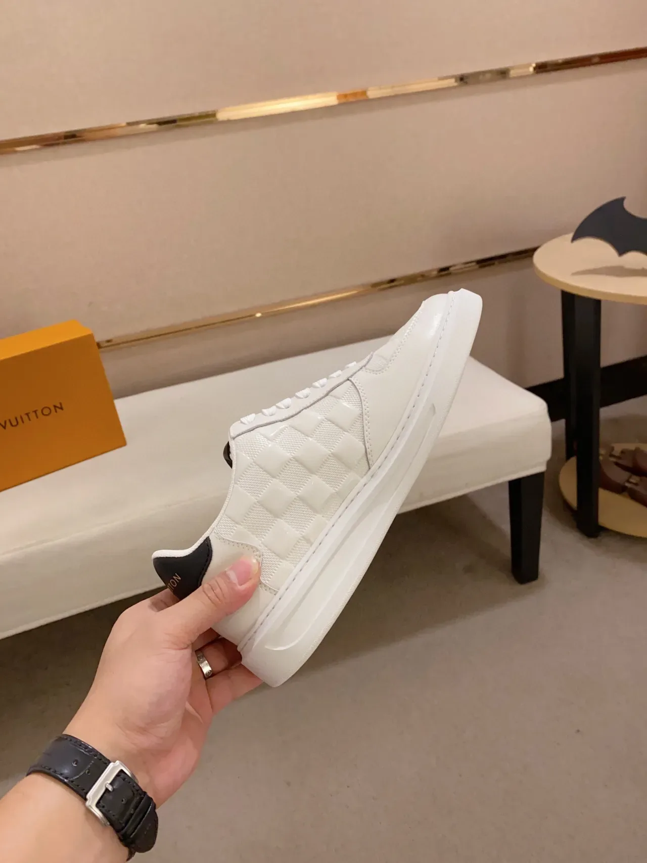 Louis Vuitton LV Trainer Chaussures Lifestyle Blancs et Noirs en Toile Quilted Monogram Low-Top 6