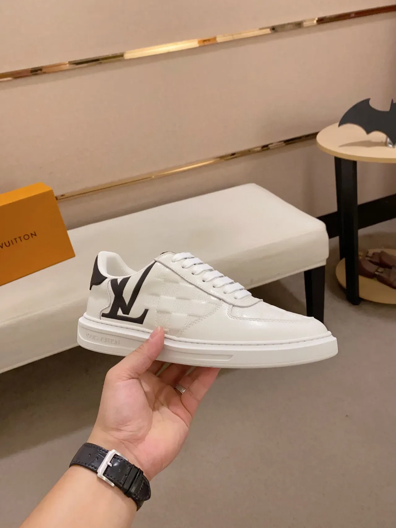 Louis Vuitton LV Trainer Chaussures Lifestyle Blancs et Noirs en Toile Quilted Monogram Low-Top 7