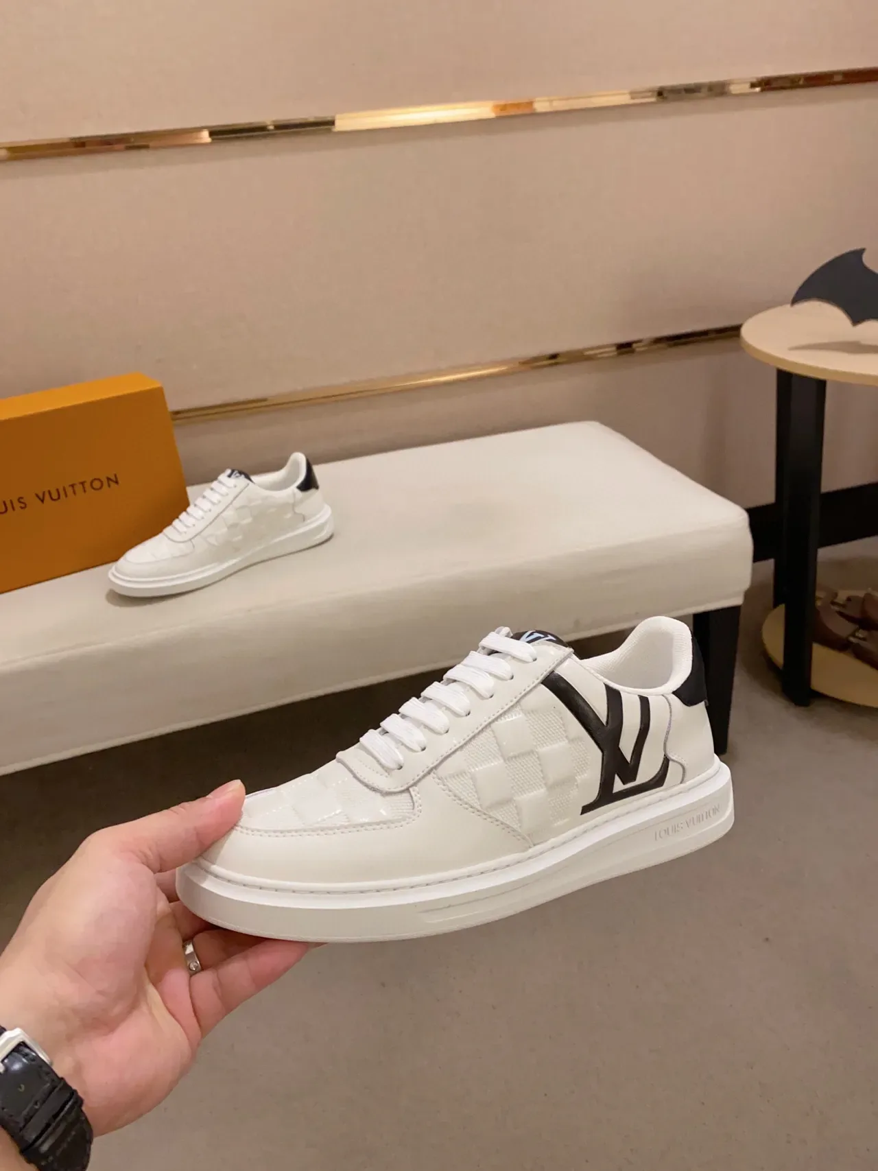 Louis Vuitton LV Trainer Chaussures Lifestyle Blancs et Noirs en Toile Quilted Monogram Low-Top 8