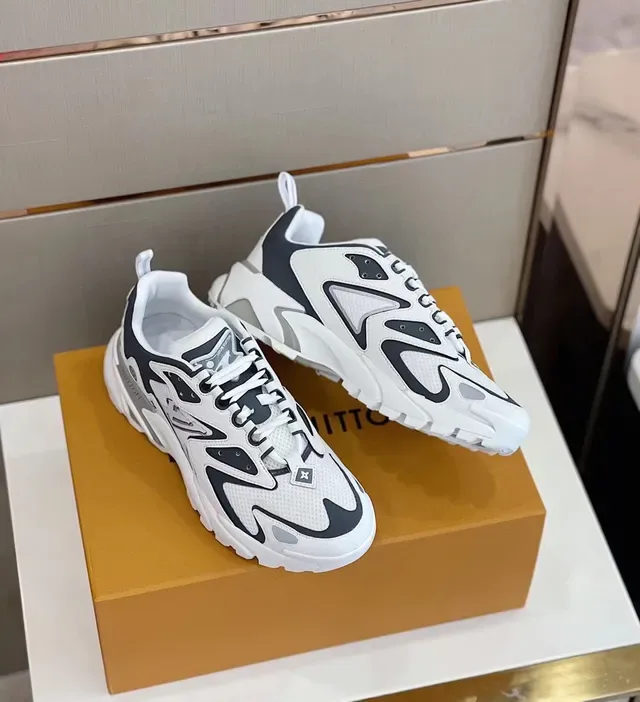 Louis Vuitton LV Trainer Branco Preto Sola Gráficos Inspirados na Chama Camadas Tênis Chunky 3