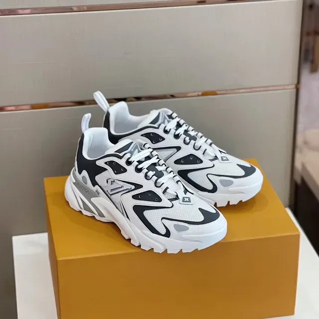Louis Vuitton LV Trainer Branco Preto Sola Gráficos Inspirados na Chama Camadas Tênis Chunky 7