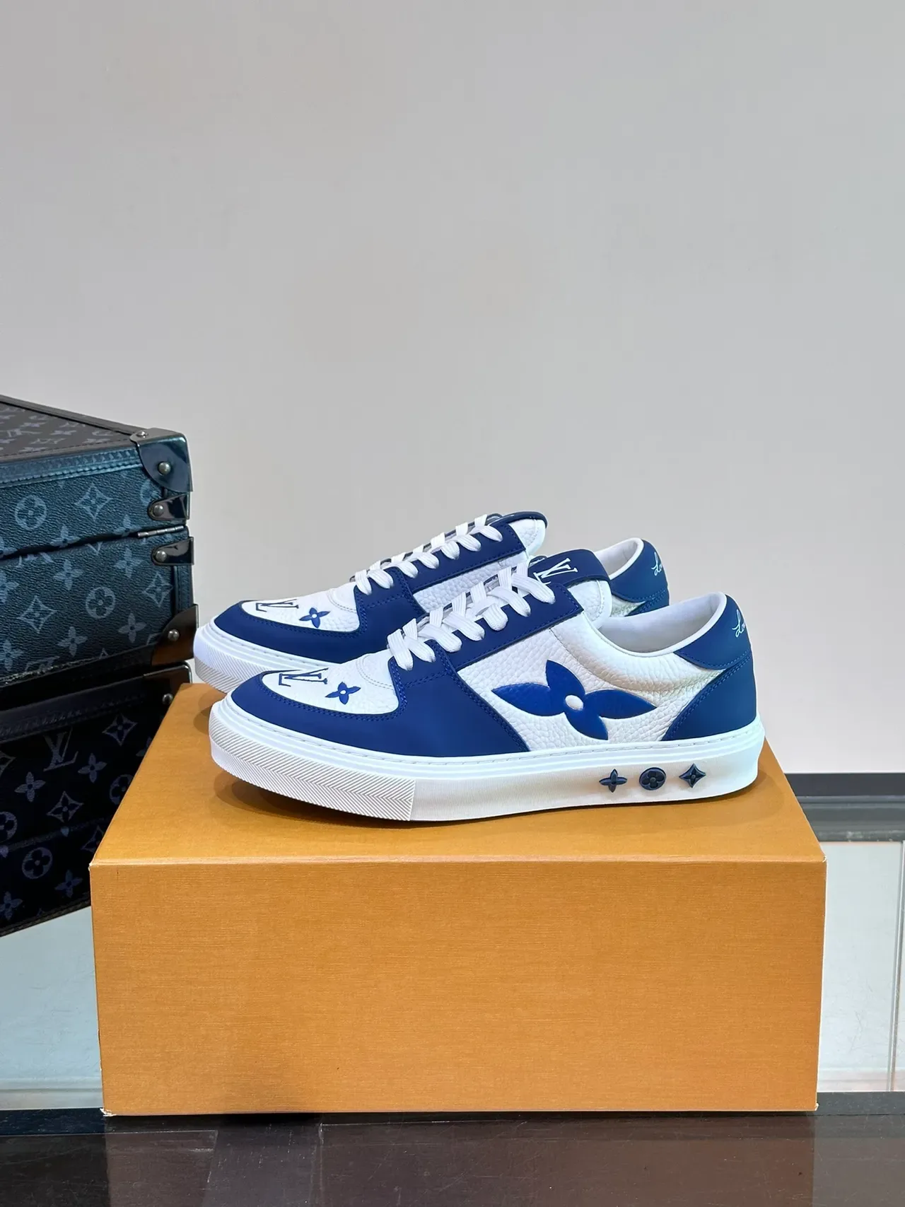 Louis Vuitton LV Trainer White Blue Low-Top Leather-Paneled Lifestyle Sneakers 5