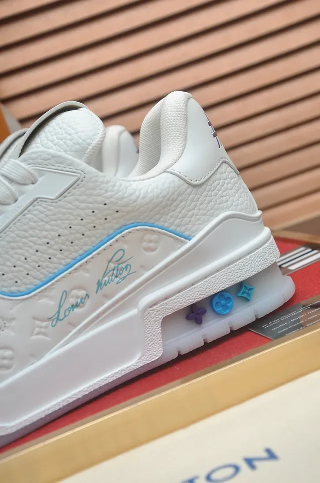 路易威登 LV Trainer 白蓝 路易威登花纹皮革鞋面 草书签名细节 生活方式运动鞋 2