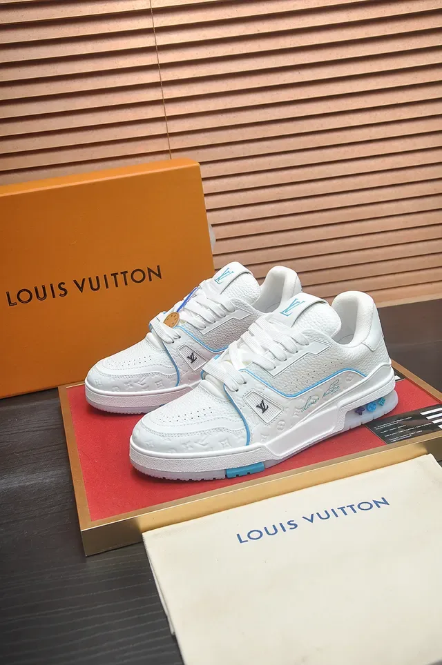 路易威登 LV Trainer 白蓝 路易威登花纹皮革鞋面 草书签名细节 生活方式运动鞋 4