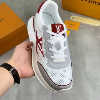 Louis Vuitton LV Trainer Zapatillas Blancas Burdeos de Cuero Perforado con Panel Lateral Monogramado Lifestyle Sneakers