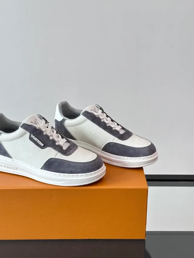 Louis Vuitton LV Trainer Blanc et Gris Maille Perforée Daim Lifestyle Sneakers 3