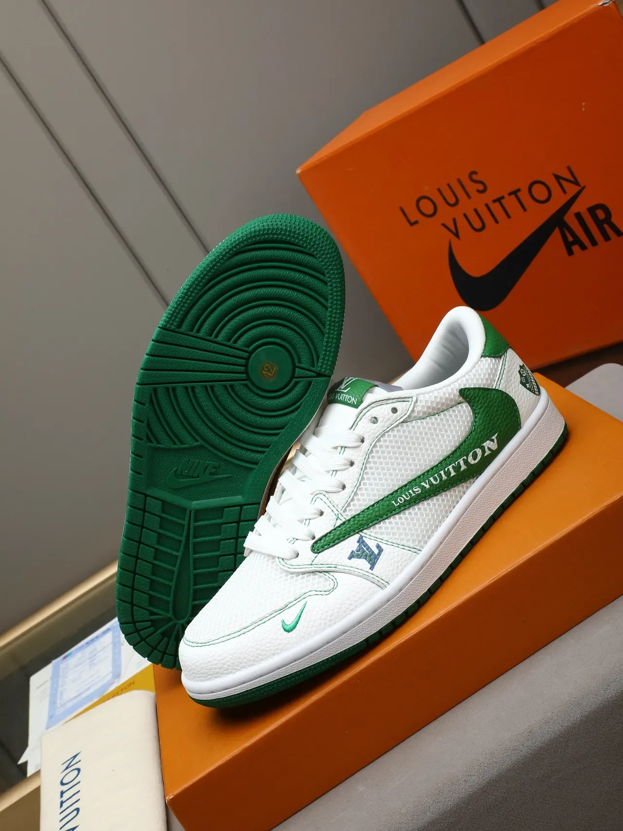 লুইস ভিটন LV Trainer সাদা সবুজ Mesh এবং Leather Upper Monogram Shield Logos Lifestyle Sneakers 4