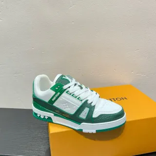 Louis Vuitton LV Trainer zapatillas blancas y verdes con monograma correa de cuero acento sneakers de estilo de vida