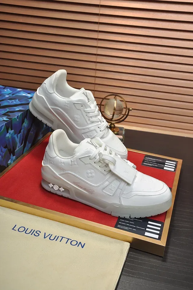 Louis Vuitton LV Trainer Tênis Lifestyle Branco Transparente Couro Monograma Embossed Sola Translúcida 5
