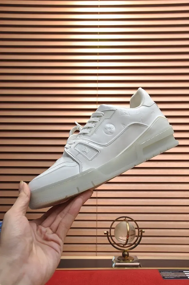 Louis Vuitton LV Trainer Tênis Lifestyle Branco Transparente Couro Monograma Embossed Sola Translúcida 6