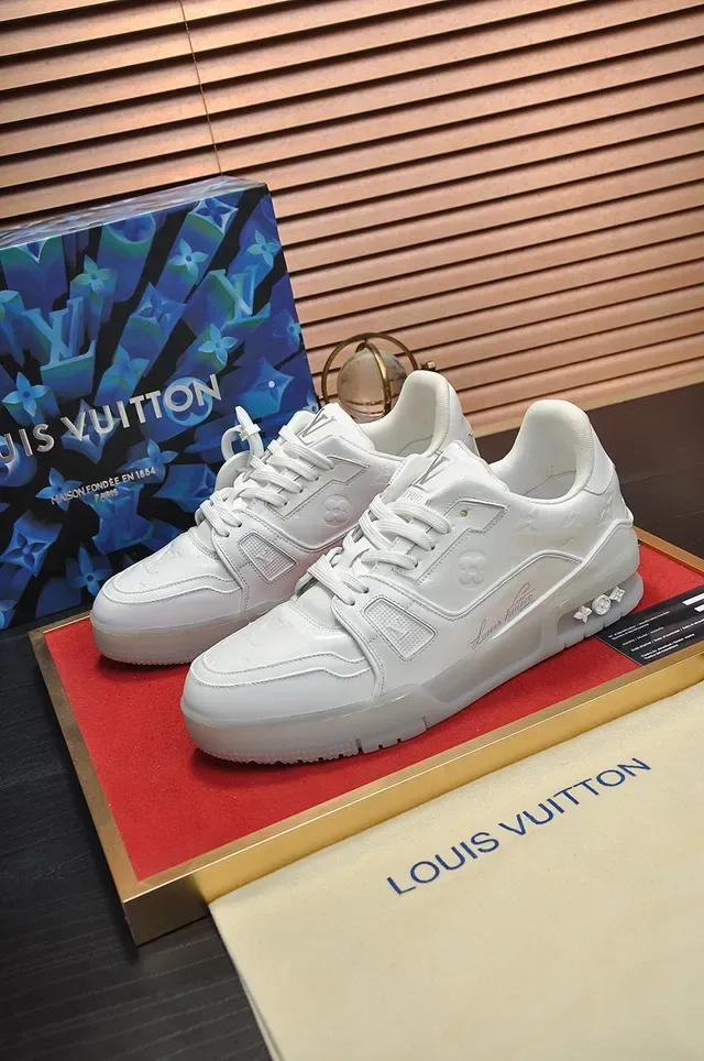 Louis Vuitton LV Trainer Tênis Lifestyle Branco Transparente Couro Monograma Embossed Sola Translúcida 7