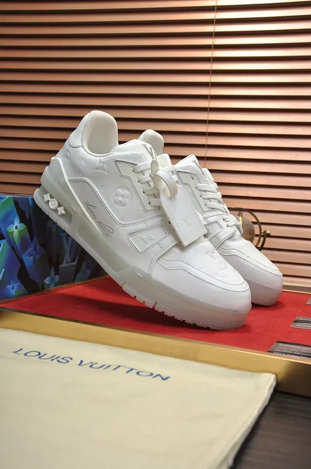 Louis Vuitton LV Trainer Tênis Lifestyle Branco Transparente Couro Monograma Embossed Sola Translúcida 8