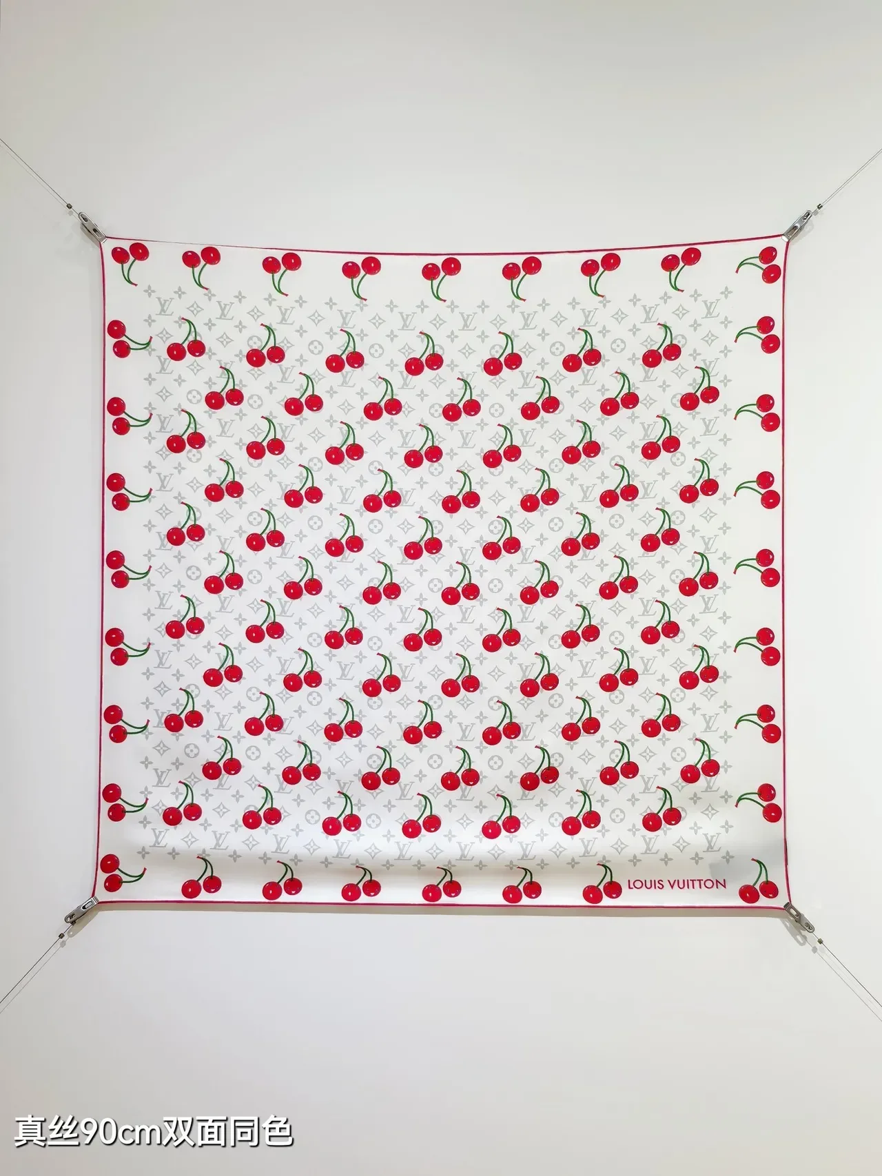 Louis Vuitton LV x TM Monograma Cerise Branco Vermelho Quadrado Impressão de Cereja Lenço de Seda 7