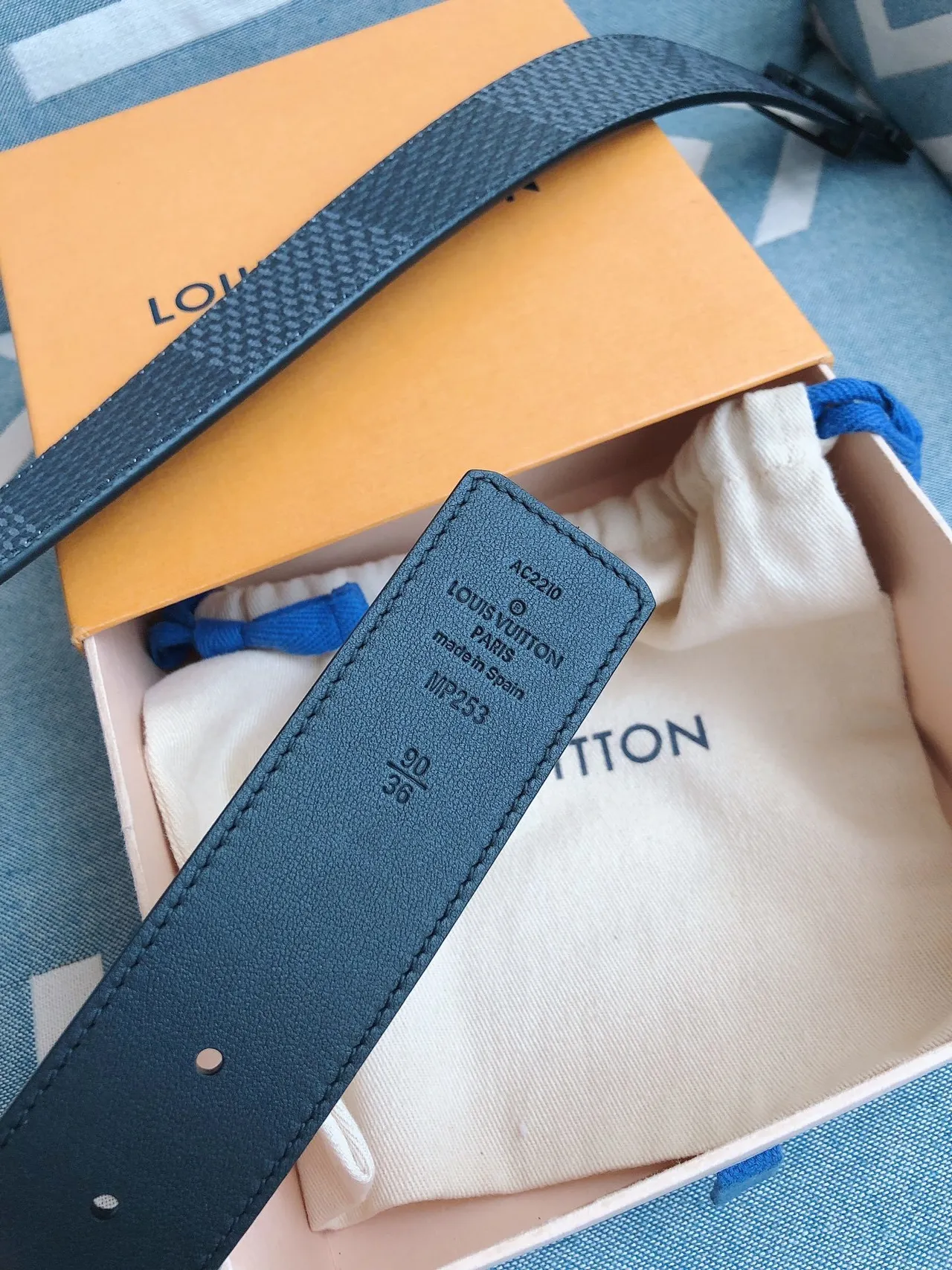 Louis Vuitton LV² Textured Blue-Gray Leather Belt 4