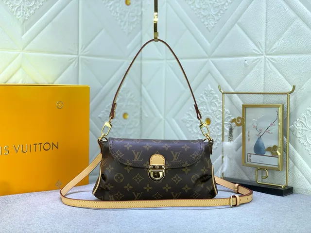 Louis Vuitton Monogramme Toile Sac à porter sous le bras à double sangle 6