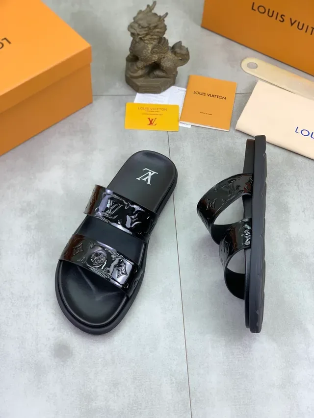 Louis Vuitton Monogram Embossed Two-Strap Slipper Black Glossy Patent-Effect Straps Pattern Slippers 4
