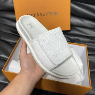 Louis Vuitton Monogram-Embossed सफेद स्लाइड स्लिपर्स