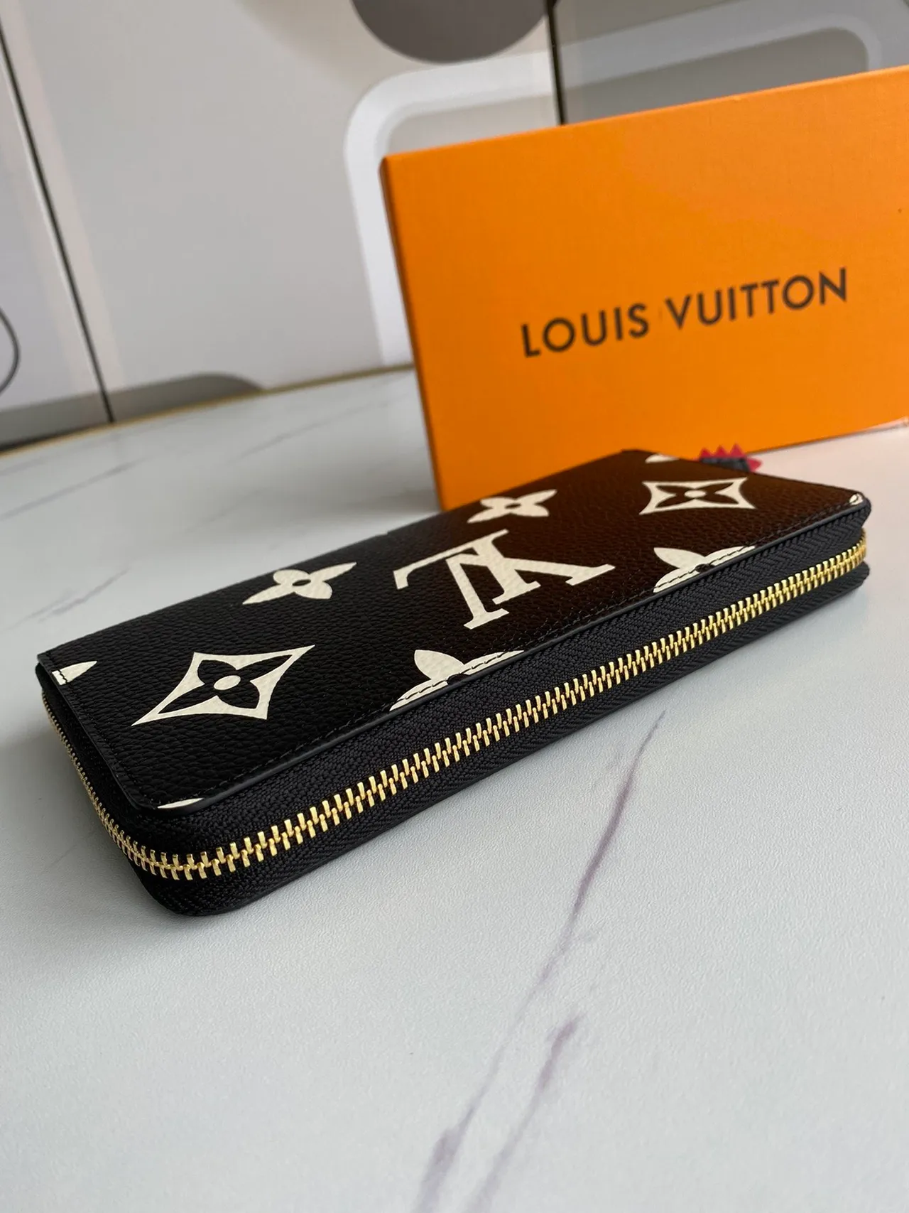 Louis Vuitton Monogram Empreinte Black White Leather Zip-Around Closure Long Wallet 4