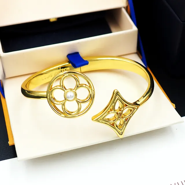 سوار مفتوح Louis Vuitton بزهرة المونوغرام ودامييه كواتريفول 10
