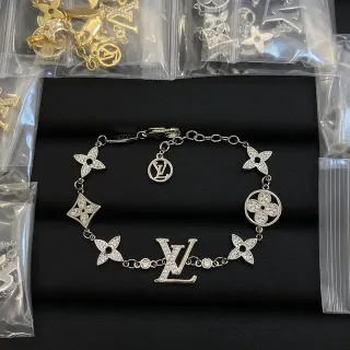 إسورة Louis Vuitton Monogram Flower Pavé Crystal فضي