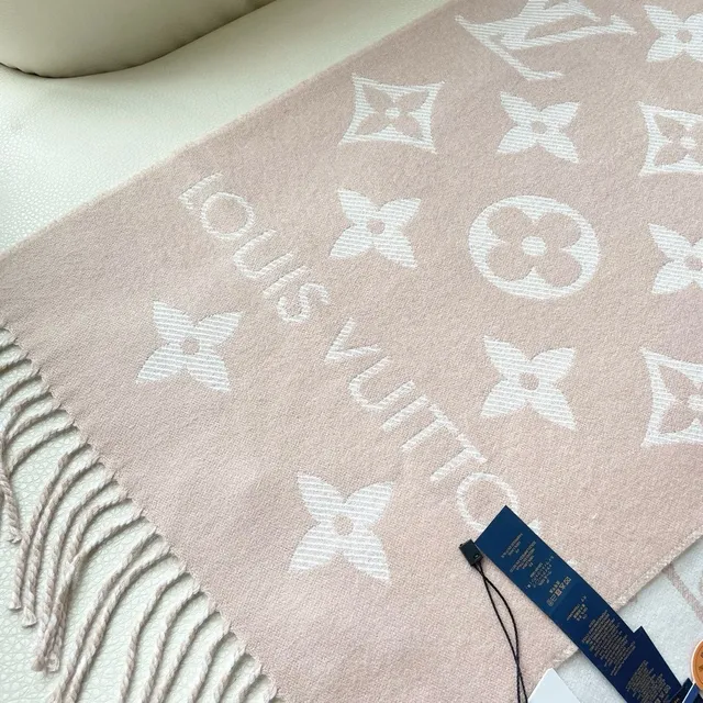 Louis Vuitton Monogram Fleur Écharpe en Cachemire Rose 2