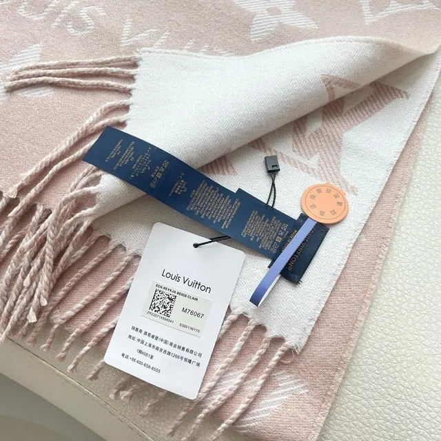 Louis Vuitton Monogram Fleur Écharpe en Cachemire Rose 3