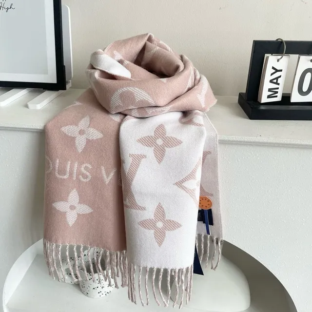 Louis Vuitton Monogram Fleur Écharpe en Cachemire Rose 4