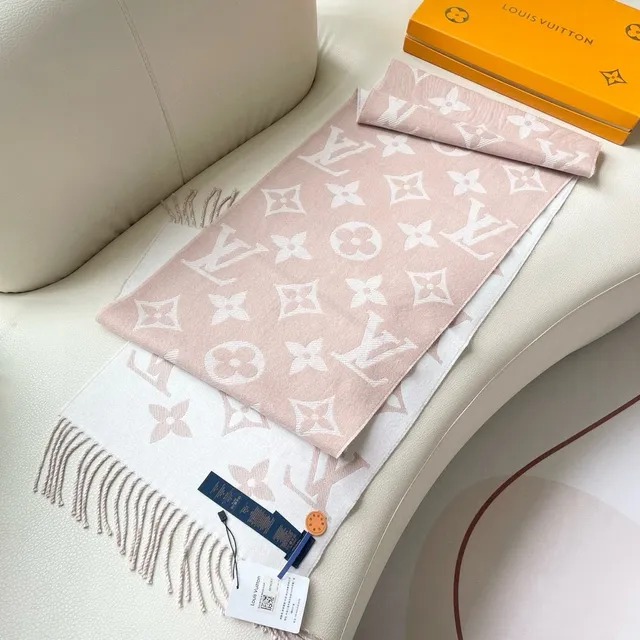Louis Vuitton Monogram Fleur Écharpe en Cachemire Rose 6