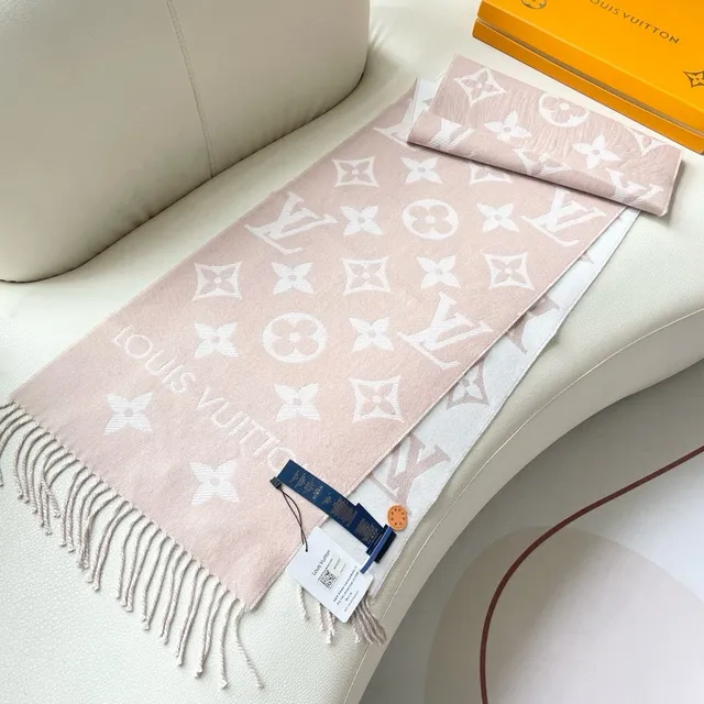 Louis Vuitton Monogram Fleur Écharpe en Cachemire Rose 7