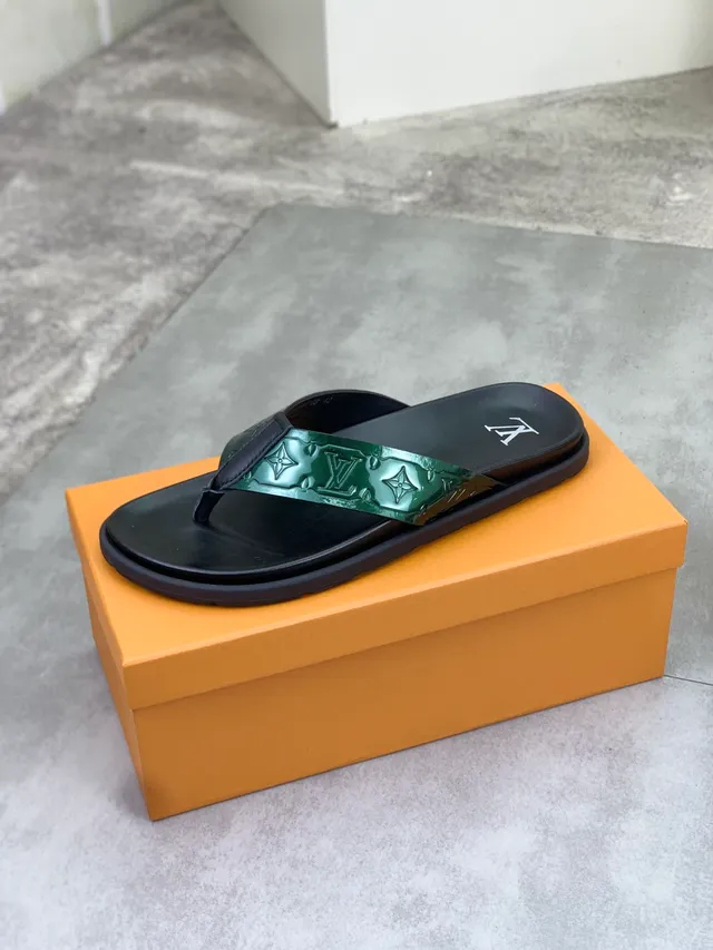 Louis Vuitton Monogram de couro patent verde e preto tongs 3