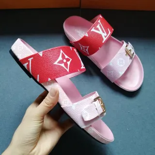 Louis Vuitton Monogram صندل كاجوال أحمر وردي سليبون