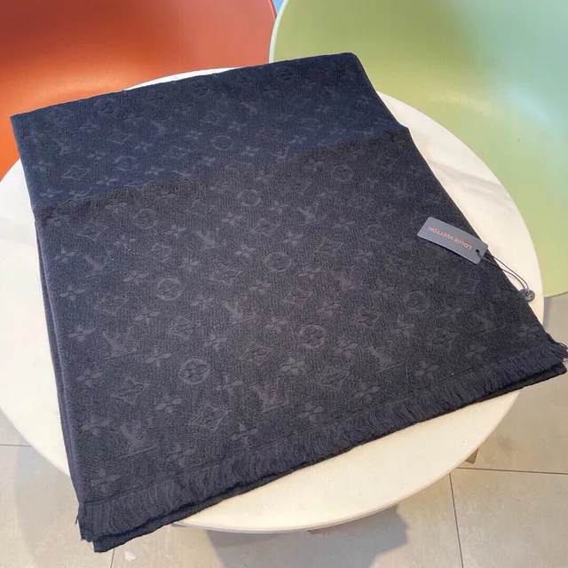 Écharpe Louis Vuitton Monogram Noir Jacquard Bords Frangés en Cachemire 4