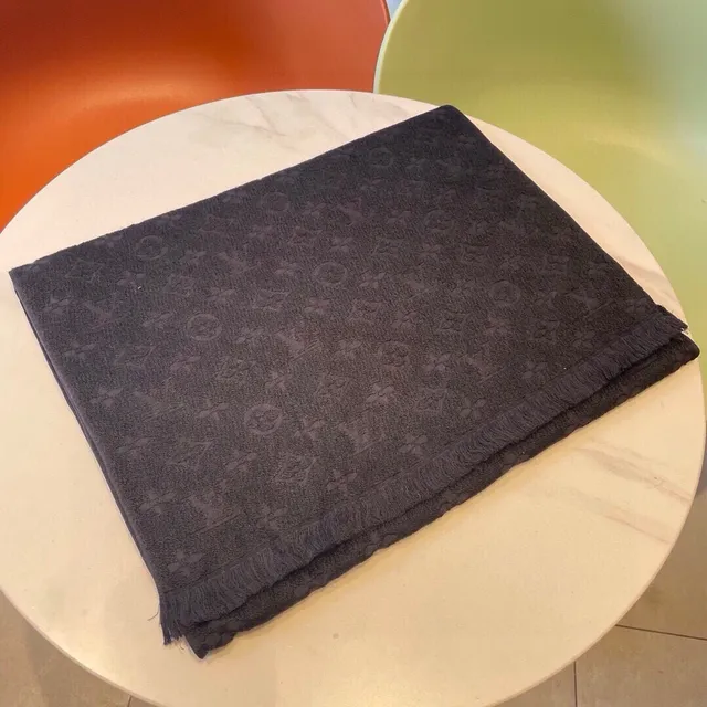 Écharpe Louis Vuitton Monogram Noir Jacquard Bords Frangés en Cachemire 5